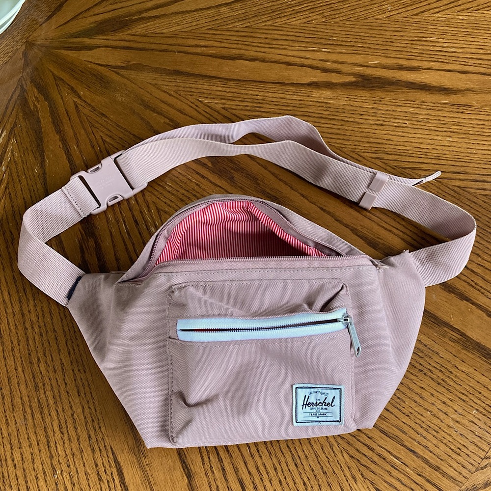 Herschel Supply Co Seventeen Hip Pack in Ash Rose